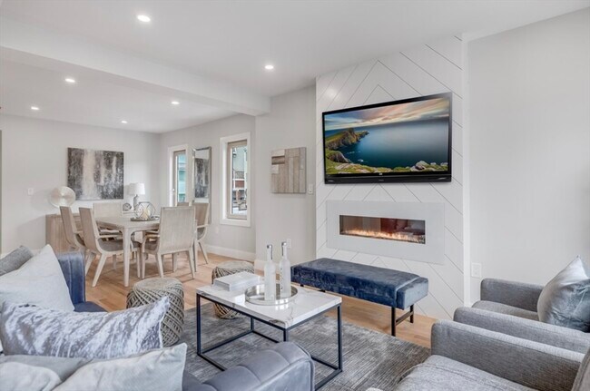 Building Photo - 15 Melville Rd Unit 15