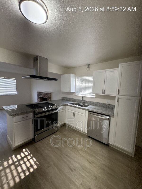Photo - 2113 W Inyo Ave