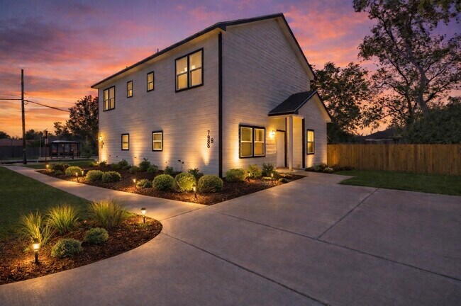 Photo - 7989 Sunbury St