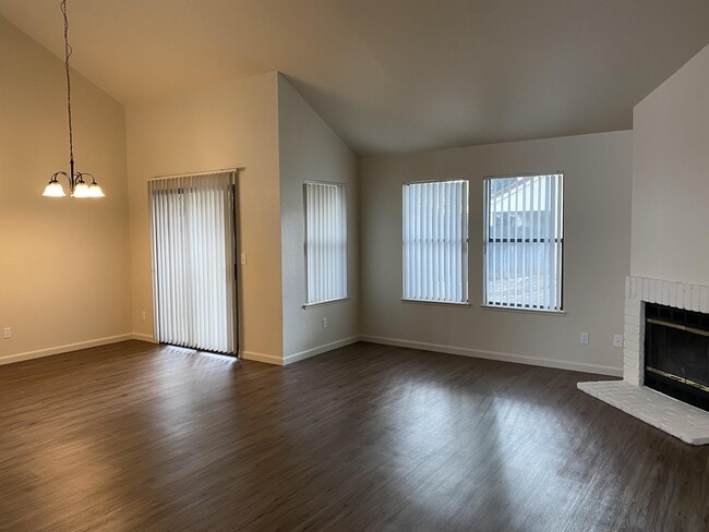 Building Photo - 3518 Shawnee Dr