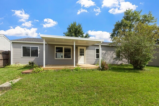 Building Photo - 261 Sunset Dr S Rental