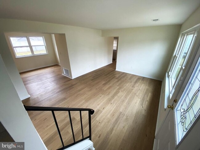 Photo - 7707 QUEENS Rd