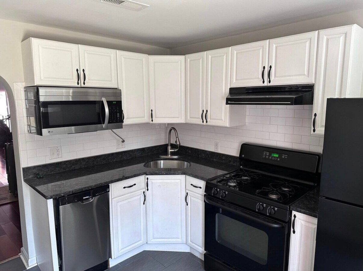 Photo - 2326 E Hazzard St