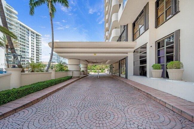 Photo - 5757 Collins Ave Unit 702