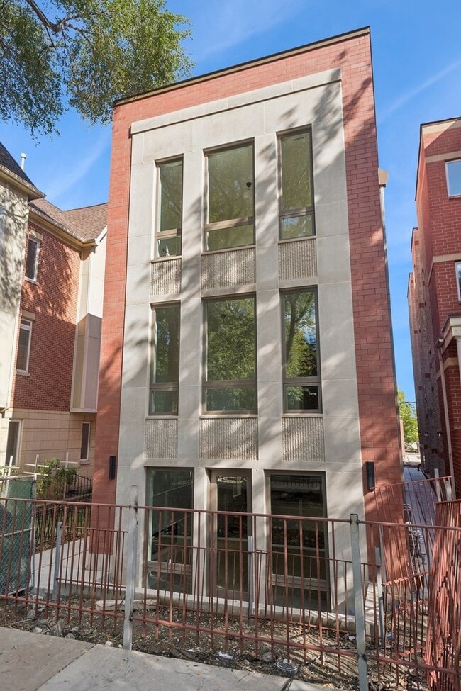 2323 N Lister Ave