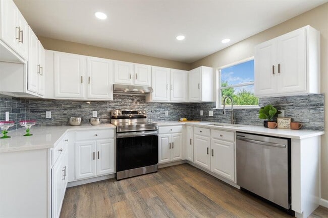 Building Photo - 126 Meadow Park Dr Rental