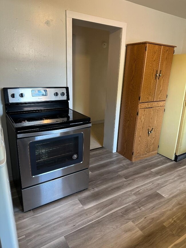 Photo - 643 Hansen Ave