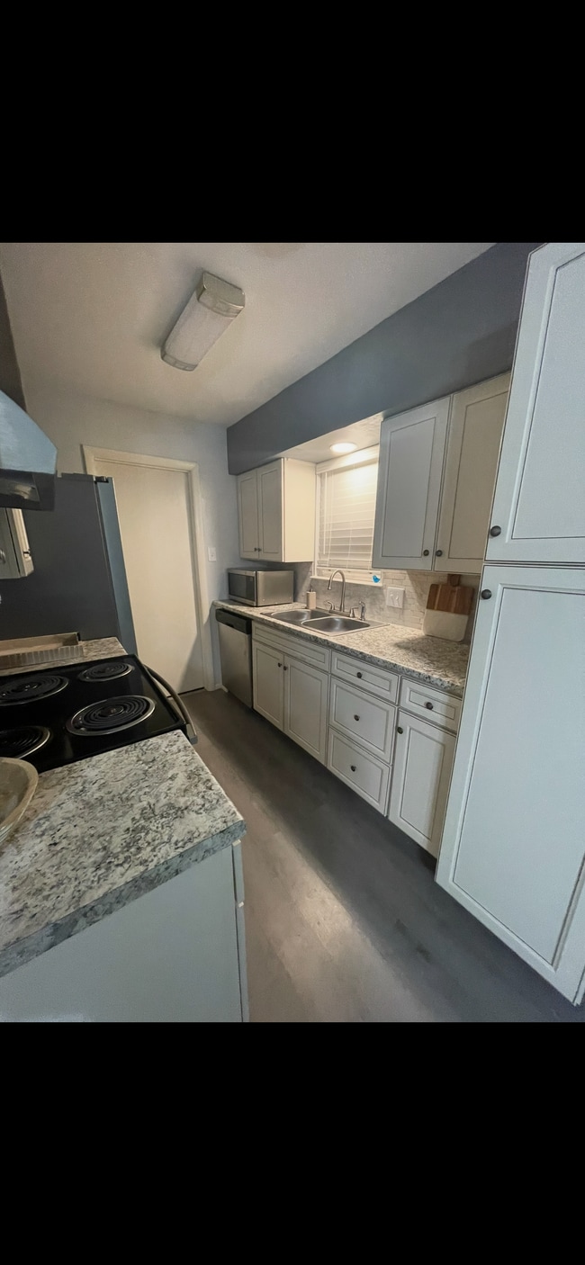 Photo - 8605 S 32nd Ter