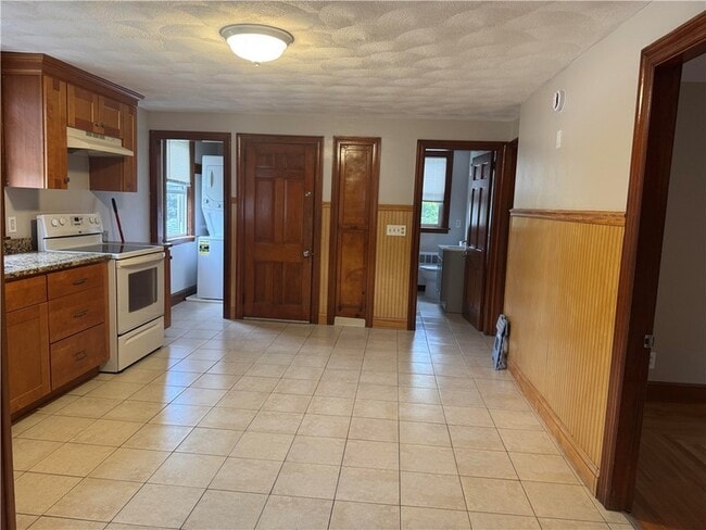 Photo - 83 Farnum Pike