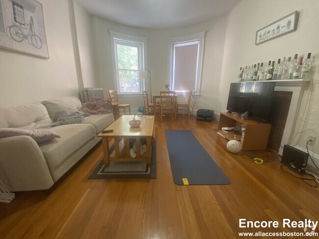 Building Photo - 1786 Beacon St Unit 1A Rental