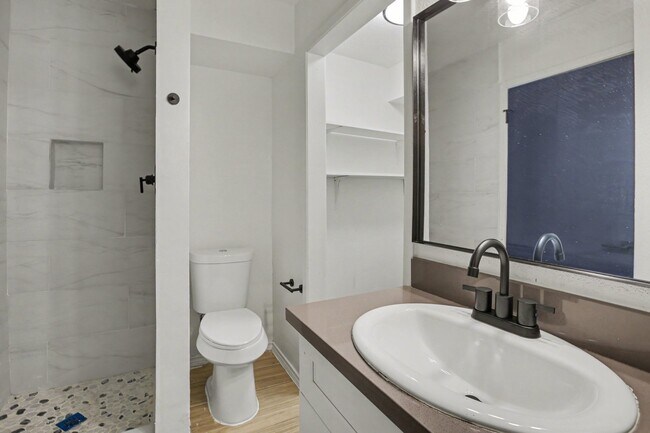 Photo - 2119 Barr St Unit D