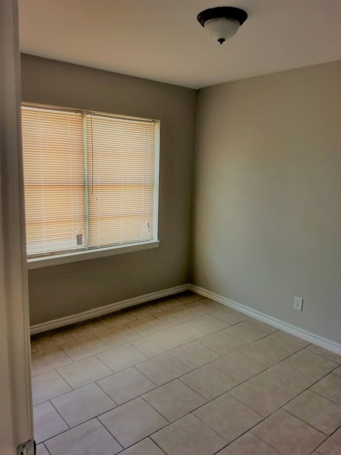 Photo - 1315 E Carlos Truan Blvd