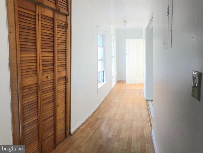 Building Photo - 703 2nd St Rental