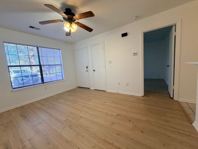 Photo - Cozy Wisteria Court