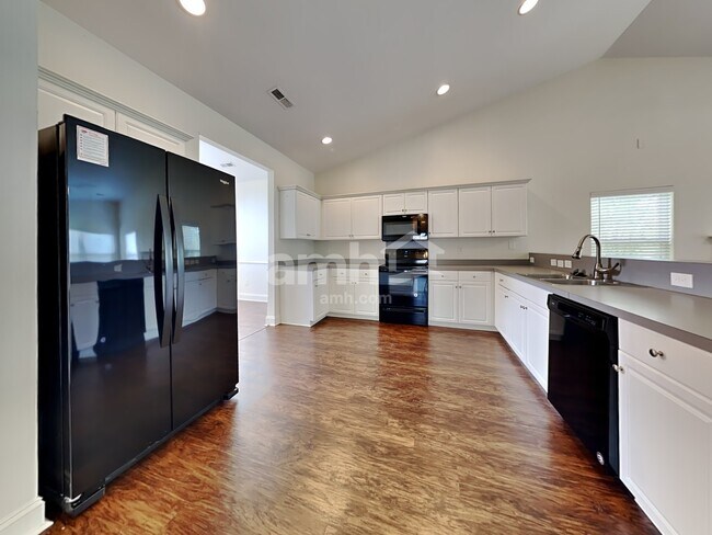 Photo - 126 Spindle Way