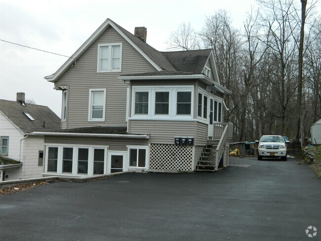 Building Photo - 93 Scofield St Rental