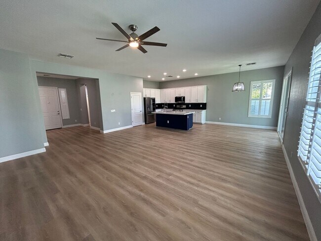 Photo - 17307 W Young St