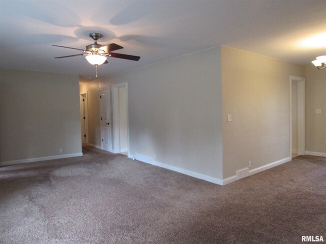 Photo - 233 Manor Dr