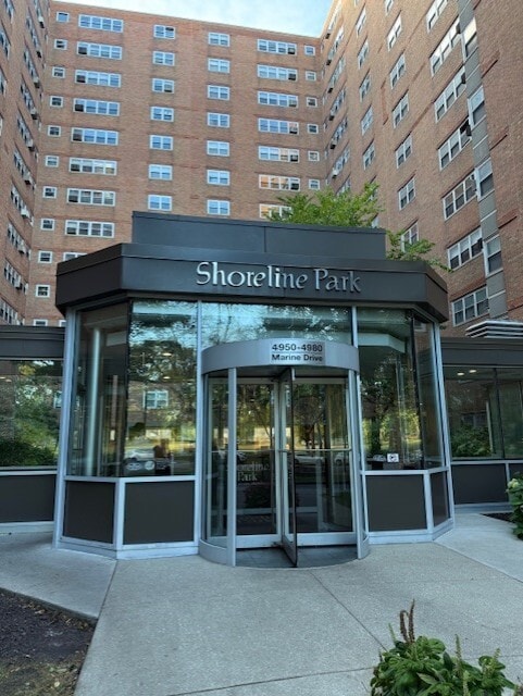 Photo - 4950 N Marine Dr Unit 404