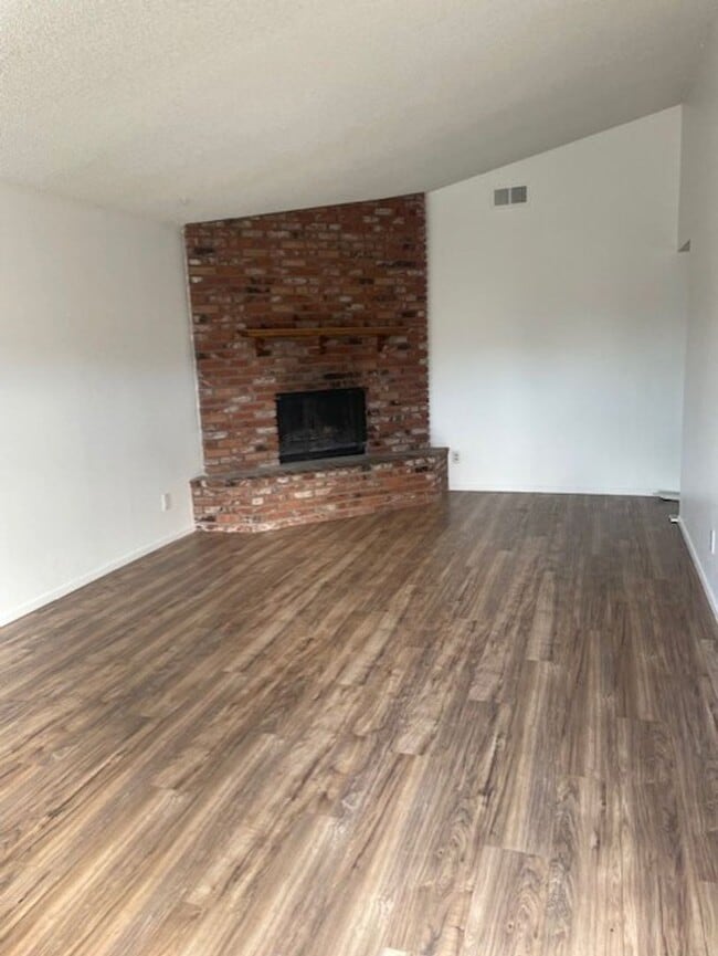Photo - 4 Bedroom House In Laguna Lake Area