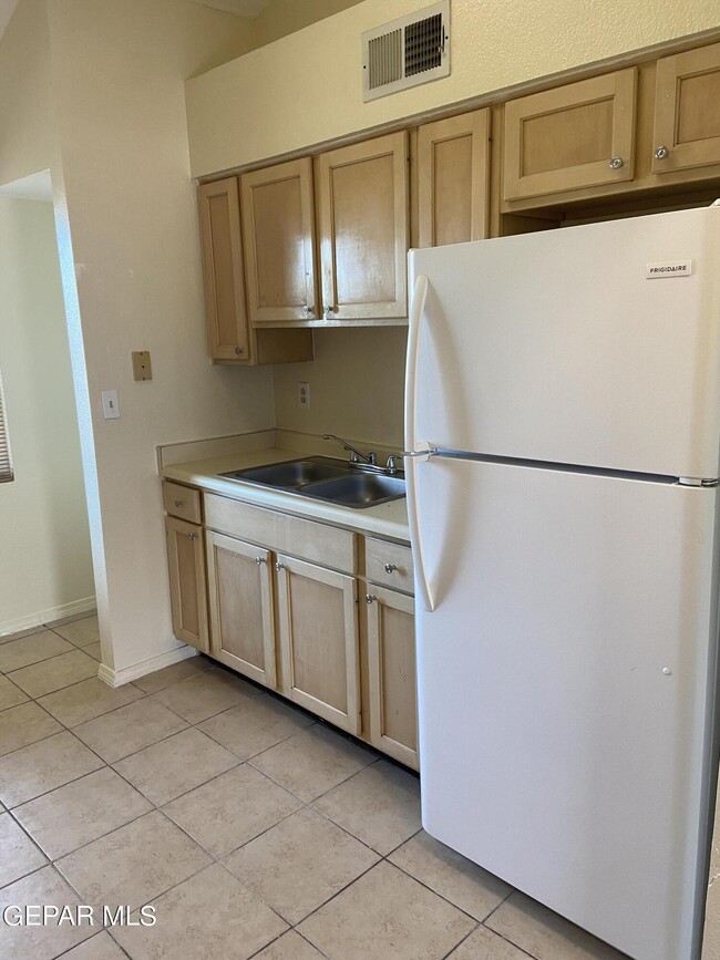 Photo - 591 Bartlett Dr Unidad 204