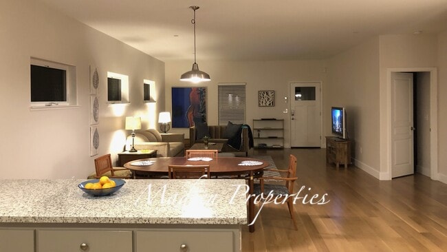 Photo - 1481 Montgomery St