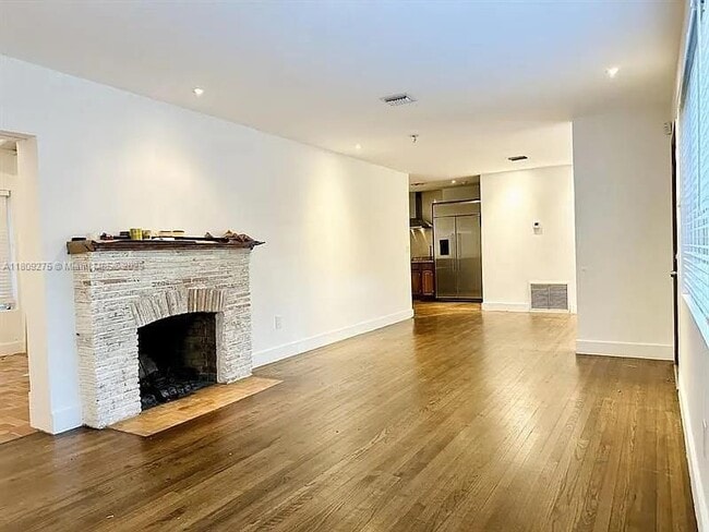 Photo - 400 NE 86th St