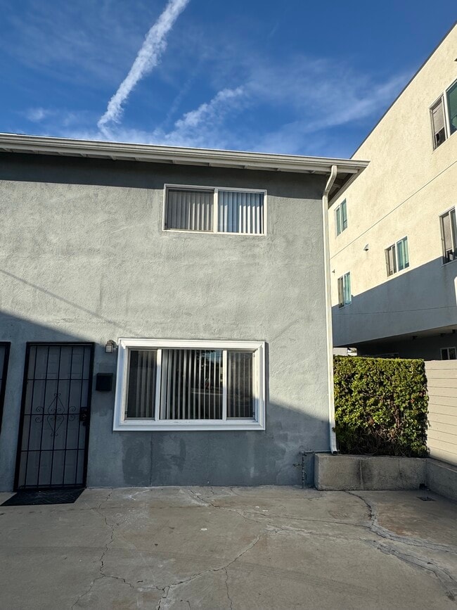 Building Photo - 1639 W 80th St Unit Rear