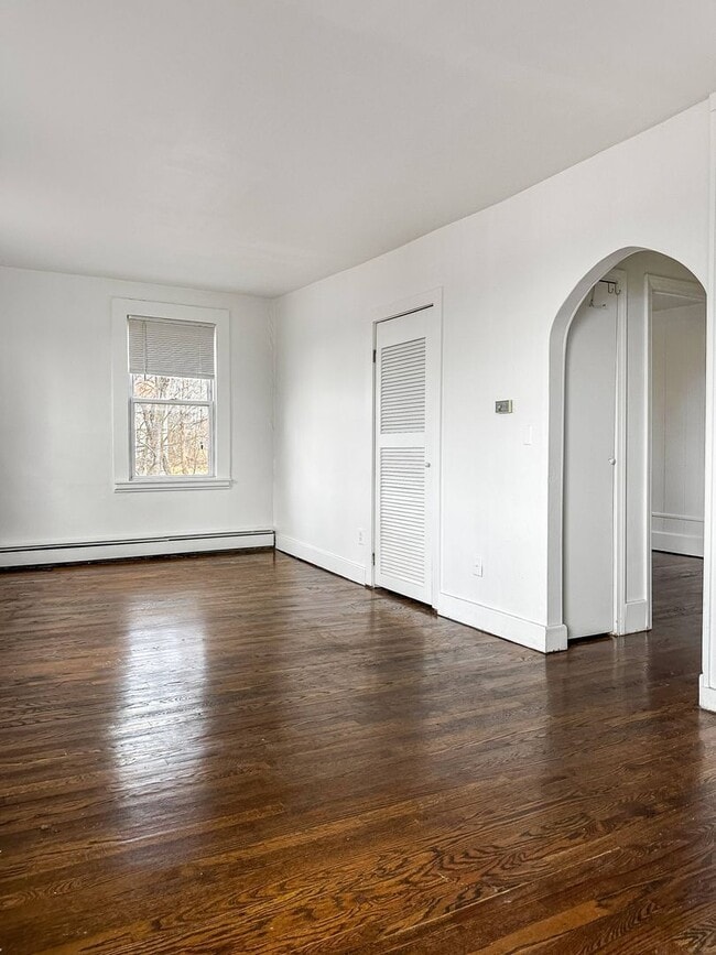 Building Photo - 35 Terrace Dr Unit 2L