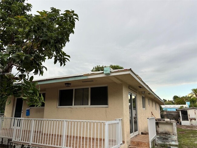 Building Photo - 12 Andros Rd