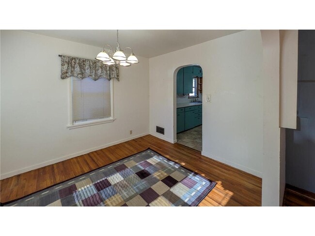 Photo - 301 Giles Pl