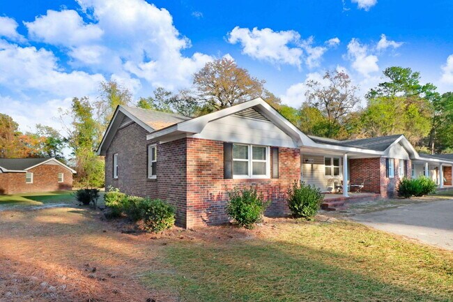 Photo - 2 BR | 1 BA Apartment - Scott Hills Apts in Goldsboro *Trash/Water/Lawn Care Included* Unidad # D-1