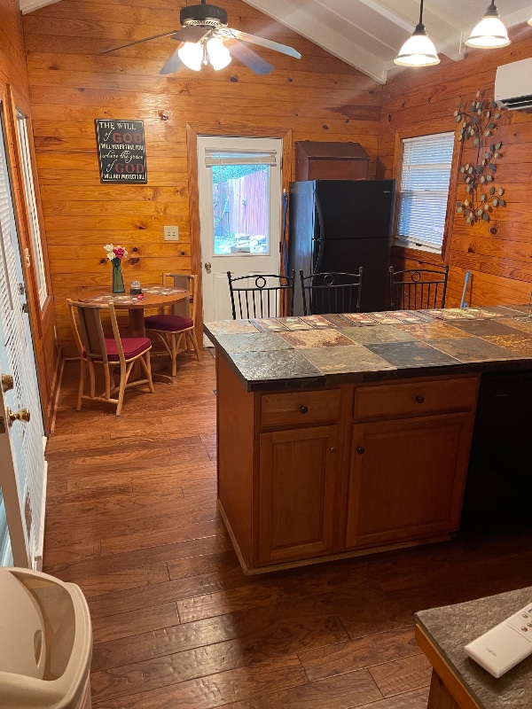 Photo - 231 Parkview Dr