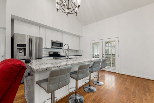 Building Photo - 2116 Live Oak St