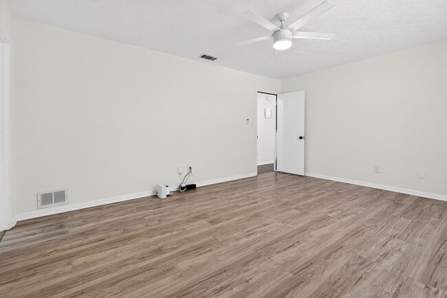 Photo - 11525 Matthews Trail