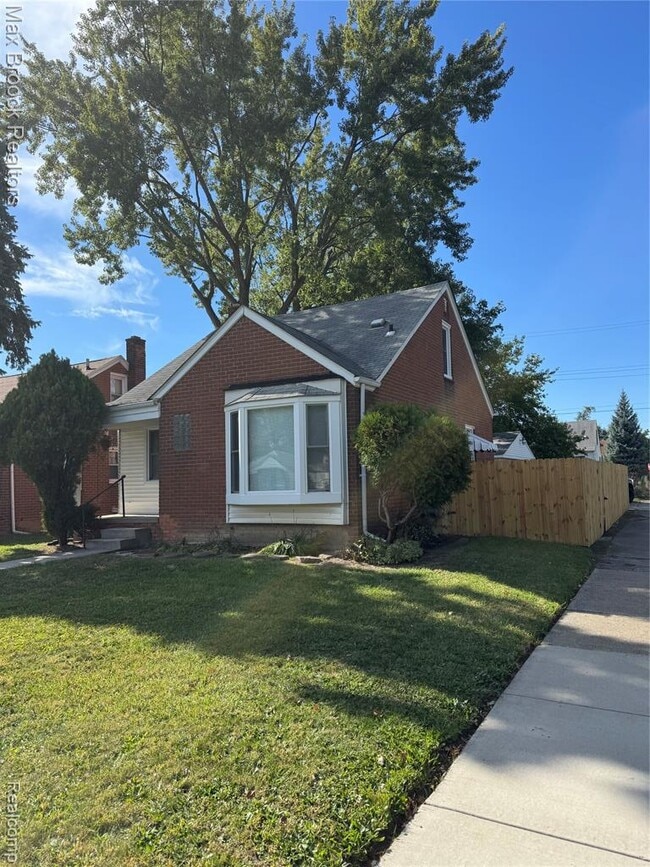 Photo - 6267 Piedmont St