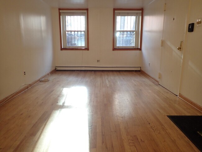 Building Photo - 326 Carlton Ave Unit 1 Rental