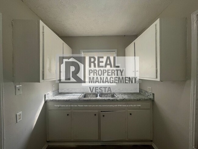 Photo - 1586 Hurley Cir