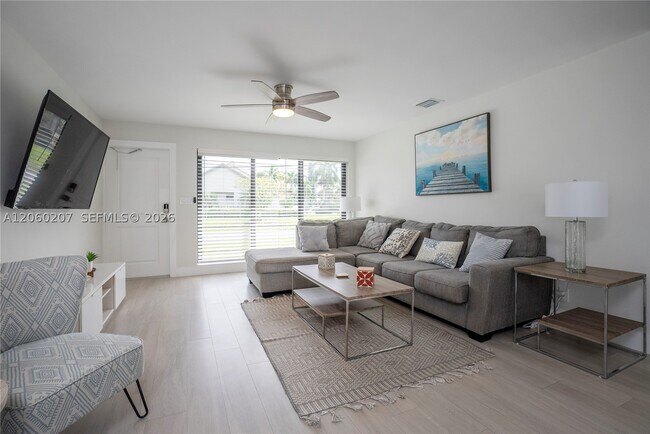 Photo - 510 SE 3rd Ave