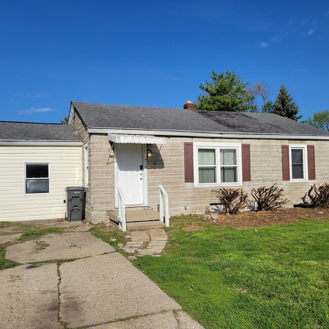 Building Photo - West Indy 2BR House Ready To Lease!