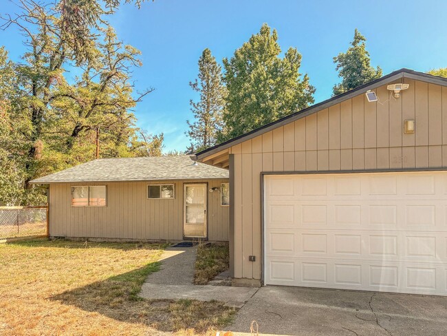 Building Photo - 230 SE 160th Ave
