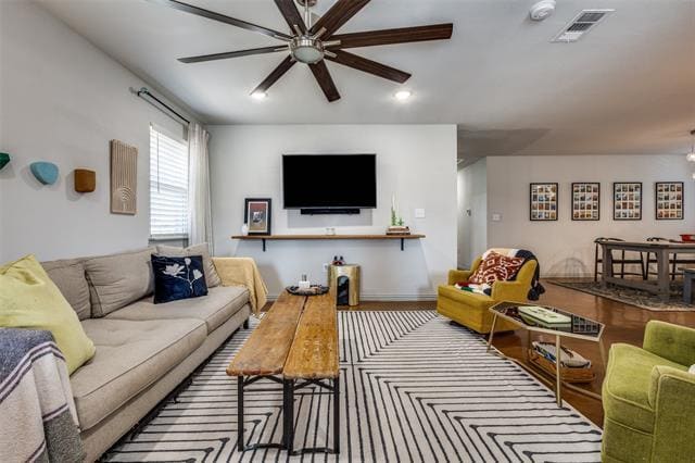 Photo - 409 W Johnson St