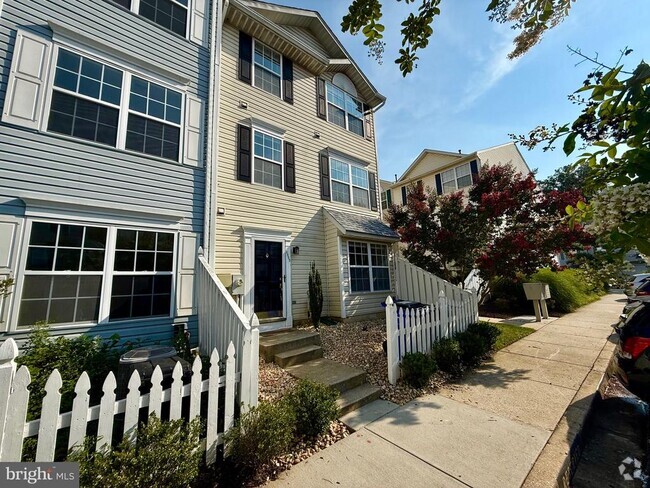 Building Photo - 8868 Goose Landing Cir Rental
