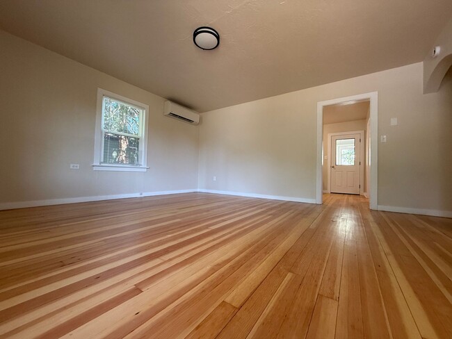Photo - Cute two bedroom cottage in central Ashlan... Unit 1071 E Main St