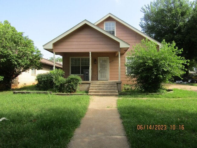 Building Photo - ALL ELECTRIC HOME!! PETS NEGOTIABLE WITH OWNER APPROVAL!!