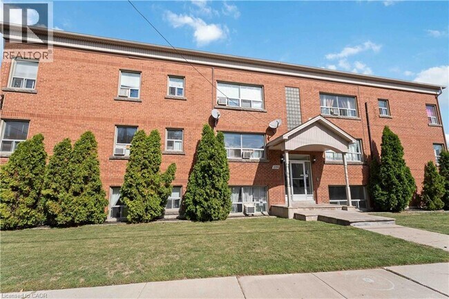 Photo - 2189 King St E Unit 8