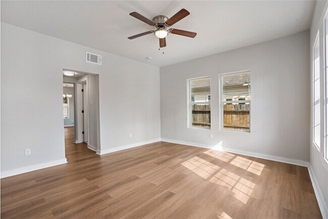 Photo - 1115 Hogan St