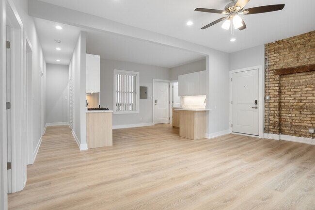 Photo - 7427 N Clark St Unit 3