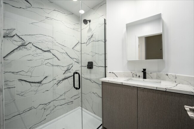 Photo - 2727 N Clark