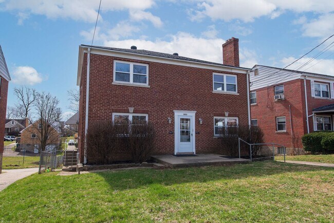 Building Photo - 3053 N Hegry Cir Unit 1